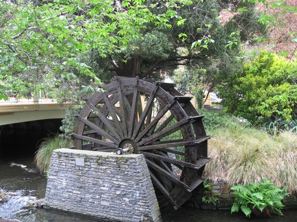  The wheel of old mill 