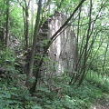  Val Calolden, rovine di un vecchio edificio sul sentiero da Piani Resinelli a Laorca 