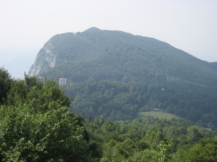  Grigna Meridionale, vista del Monte Coltignone e del suo ecomostro alla base 