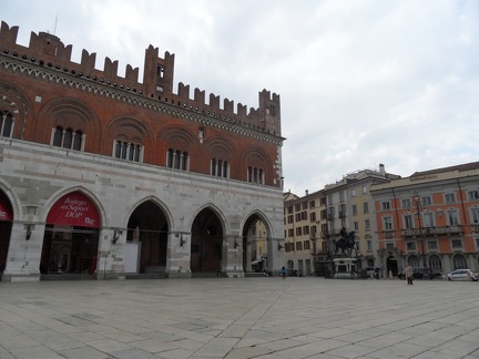  Piazza dei Cavalli a Piacenza 